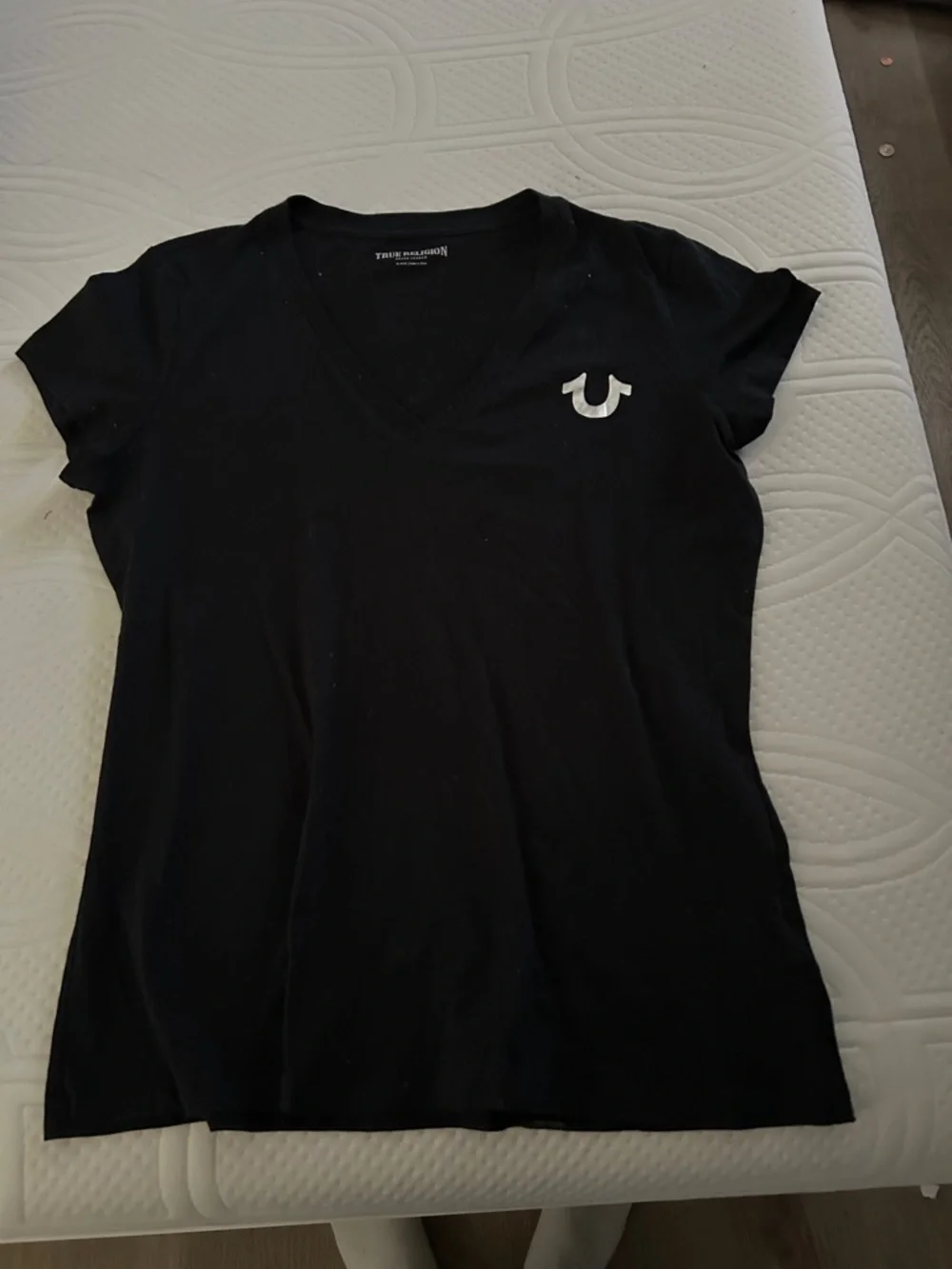 True Religion Black Foil & Rhinestone Buddha Slim V-Neck SS Logo Tee, Size XL